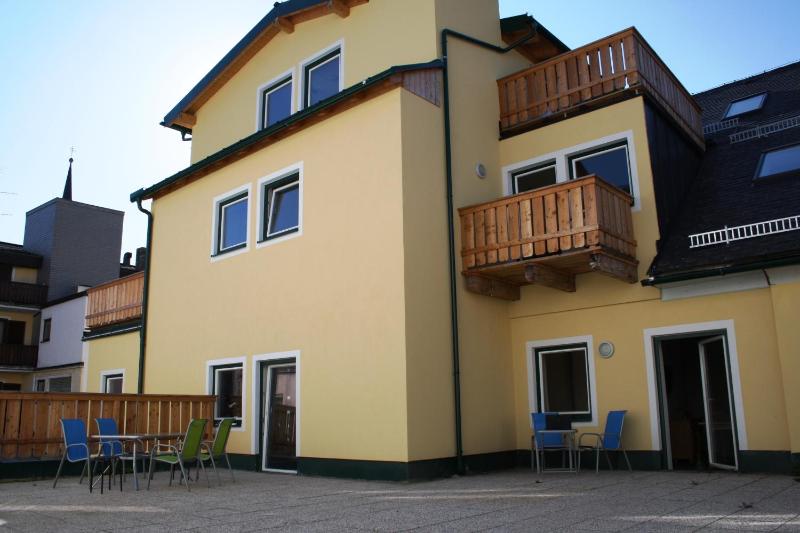Large Two-Bedroom Apartment (4-8 Adults) image 3