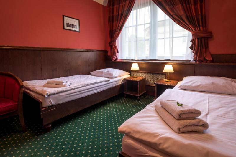 Standard Twin Room image 4