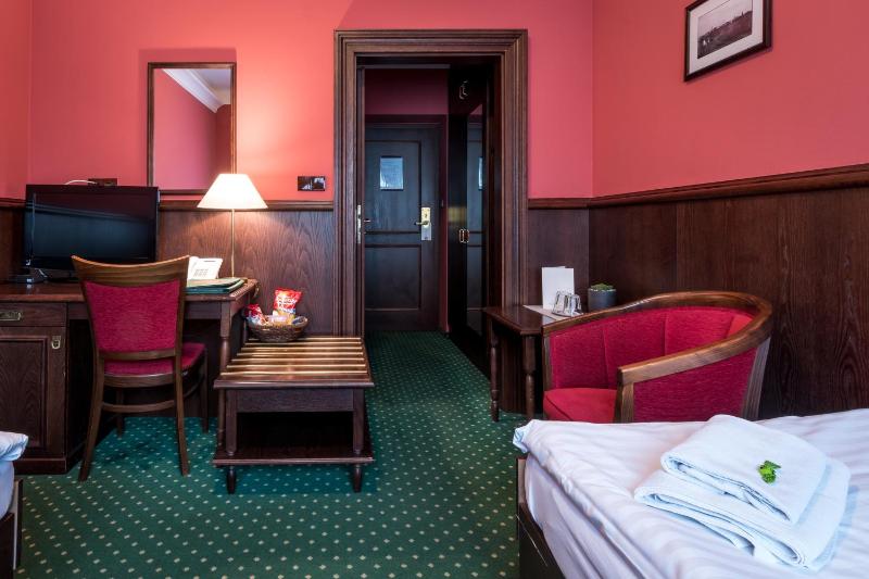 Standard Twin Room image 2