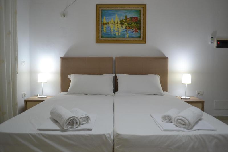 Seaview Bay Studio & Private Garage - image 3