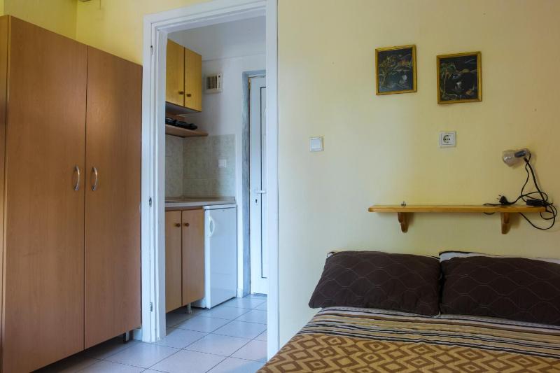 Economy Quadruple Room image 4