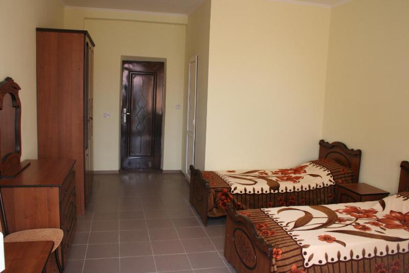Triple Room with Balcony image 2
