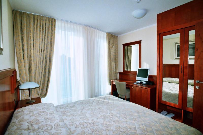 Double or Twin Room image 2