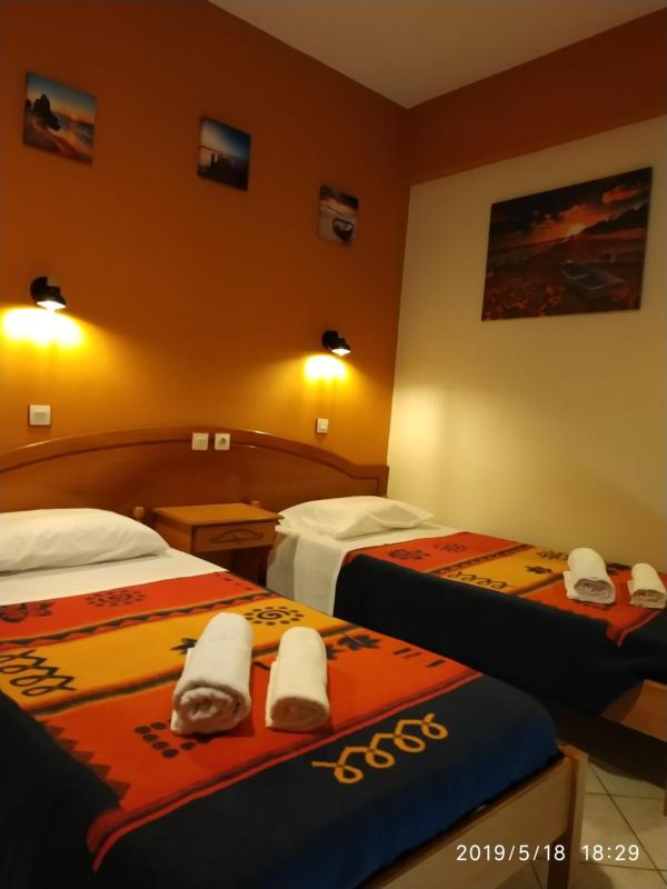 Twin Room with Pool View image 3