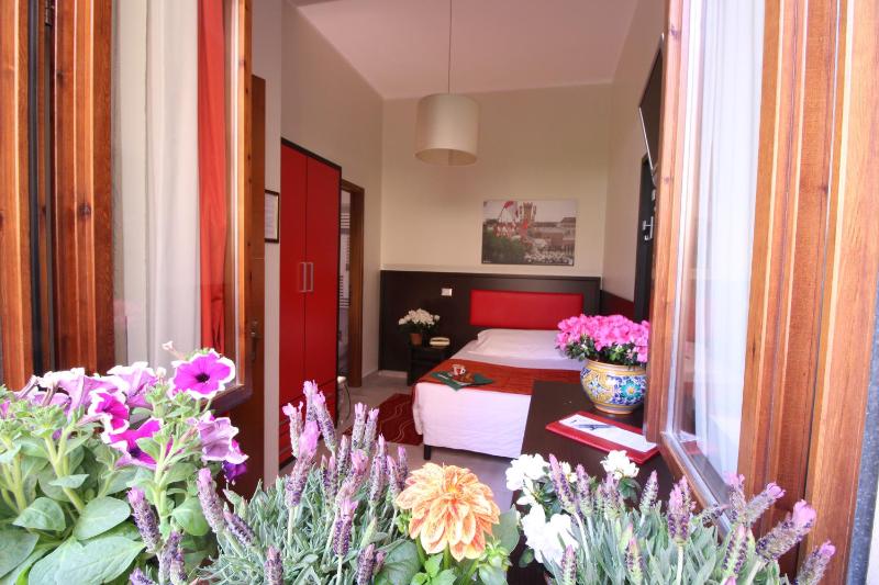 Small Double Room image 4