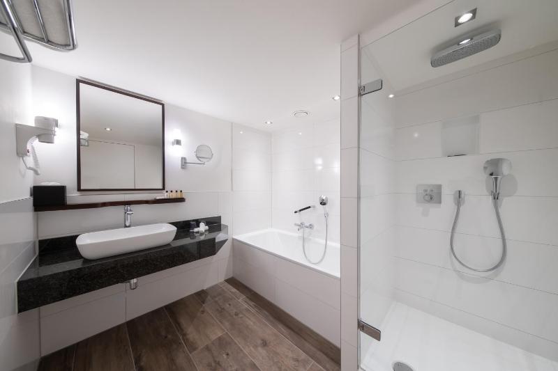 Executive Double or Twin Room image 4