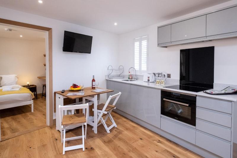 One-Bedroom Apartment image 3