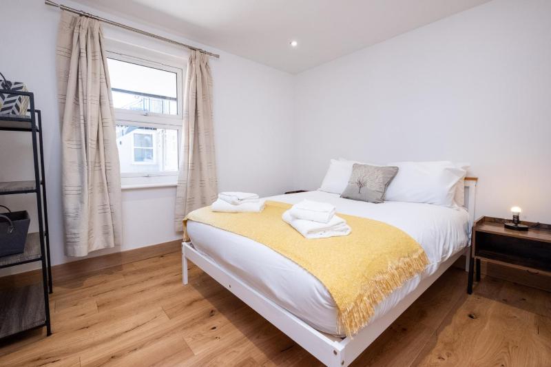 Weeping Willow - Three Tuns Apartments Pettistree Wickham Market - by Aldeburgh Coastal Cottages - image 3