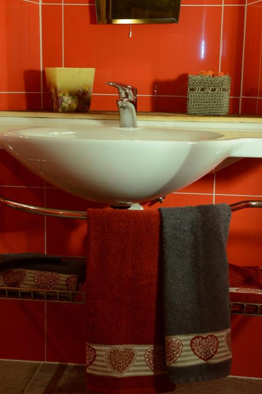 Two-Bedroom Apartment with Spa Bath image 4