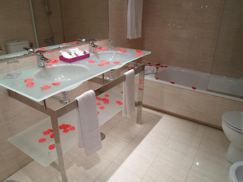 Romantic Package - Standard Double Room image 2