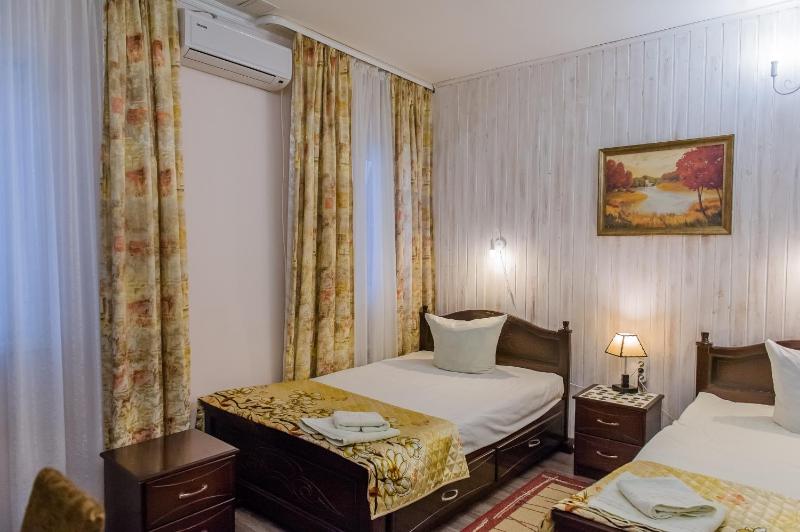 Standard Double Room with Two Double Beds image 2
