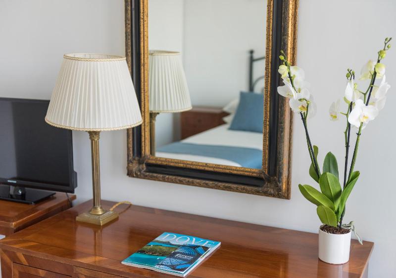 Classic Double or Twin Room image 3