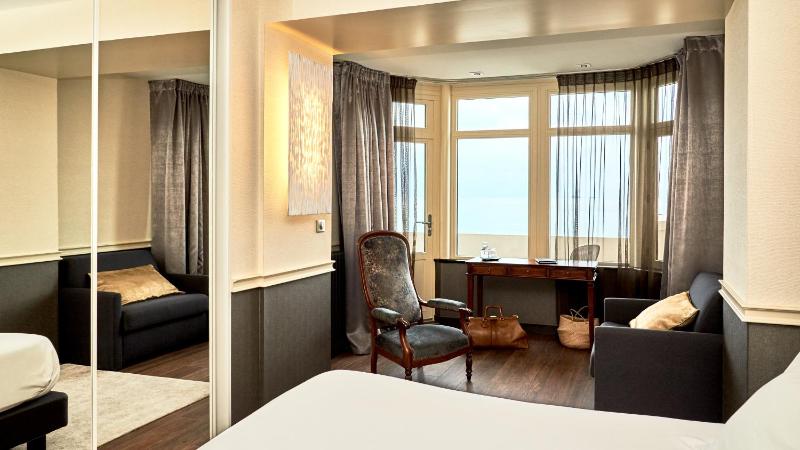 Sea View & Terrasse - Double Room with Bow Window image 2