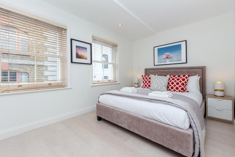 Deluxe Two-Bedroom Apartment with Balcony image 1