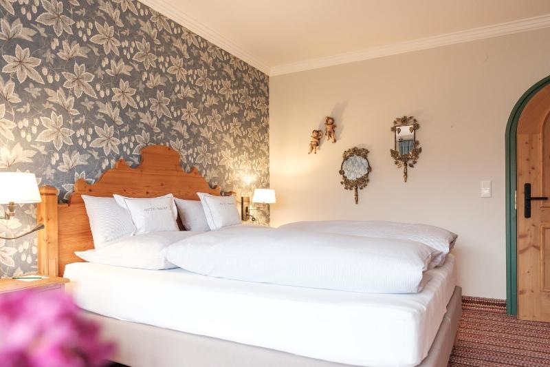 Deluxe Double Room image 4