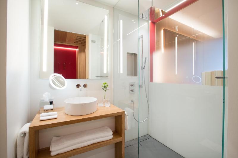 Premium Double Room image 4