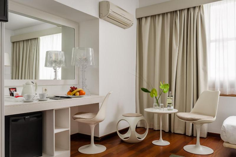 Standard Triple Room image 4