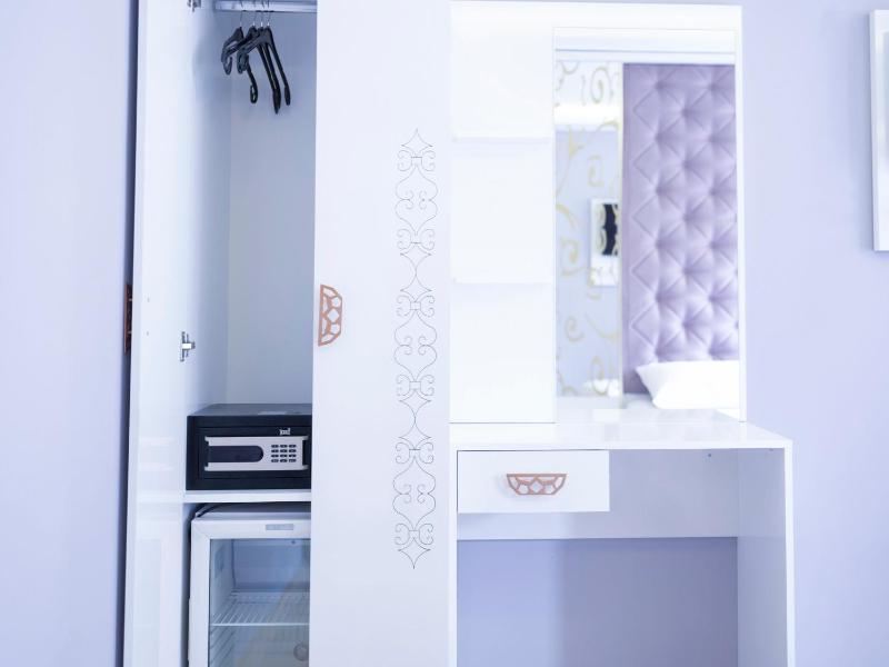 Deluxe Double Room with Sea View image 3