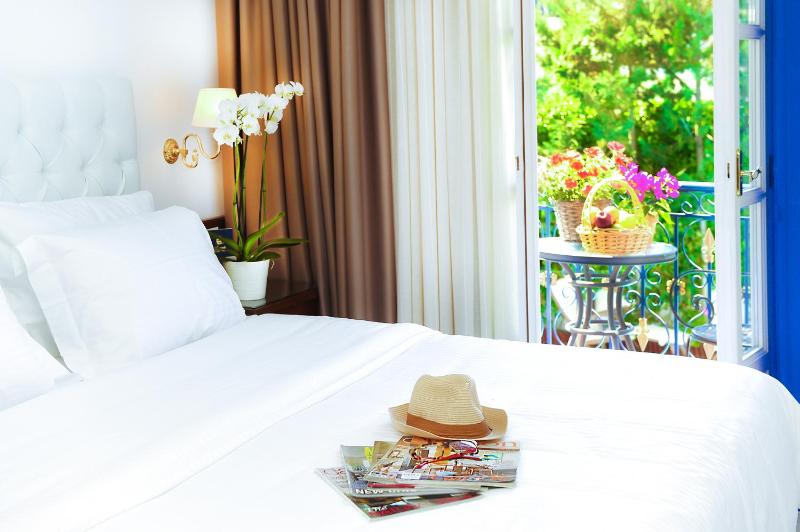 Double or Twin Room with Pool View image 3