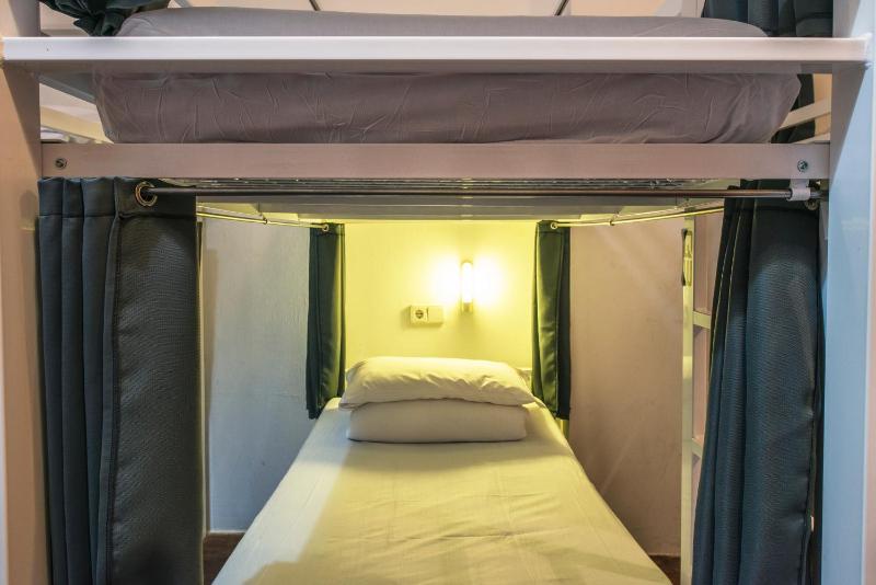 6-Bed Private Room Shared Bathroom image 1