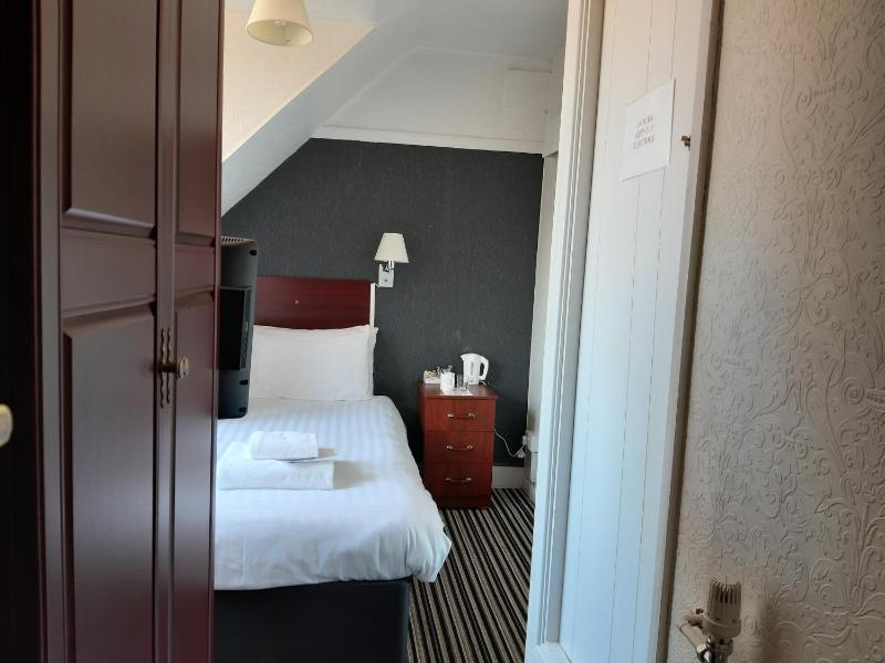 Single Room image 2