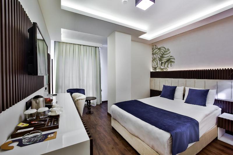 Triple Room image 2