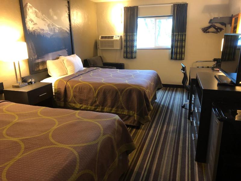 Super 8 by Wyndham Portland Airport - image 20