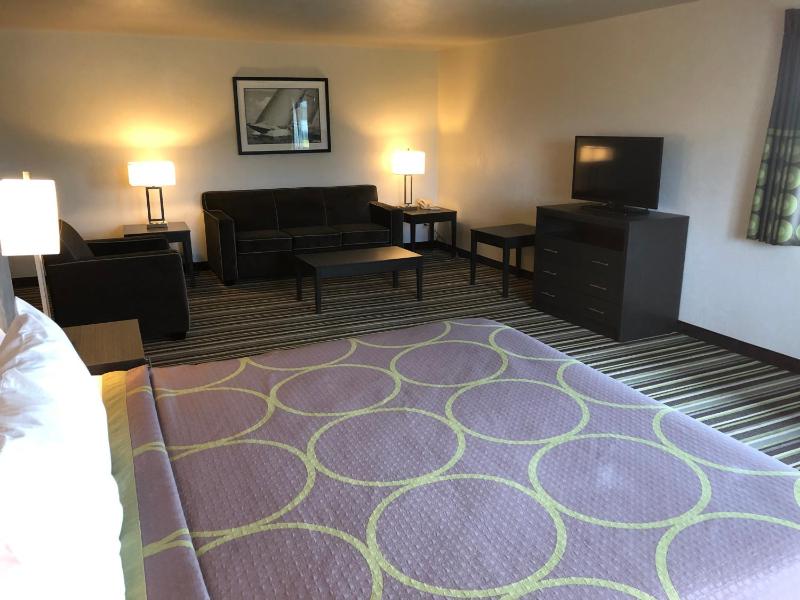 Super 8 by Wyndham Portland Airport - image 38