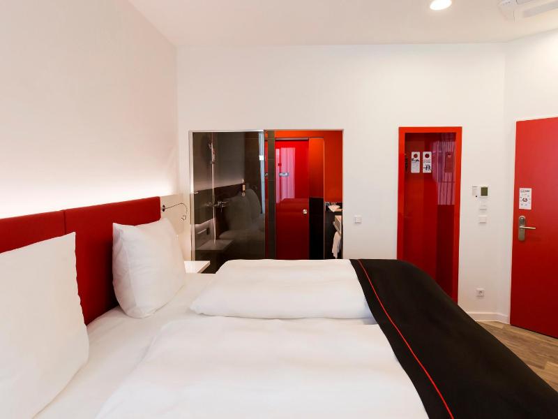 Standard Double Room image 4