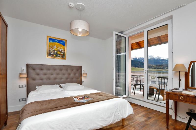 Apartment with Mountain View image 4