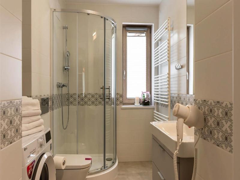 One-Bedroom Apartment image 2
