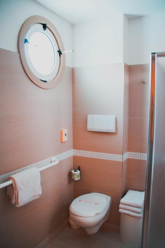 Double or Twin Room image 2