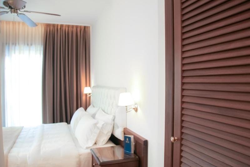 Double or Twin Room with City View image 4