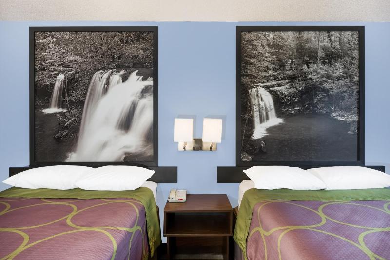 Deluxe Double Room with Two Double Beds - Non-Smoking image 4