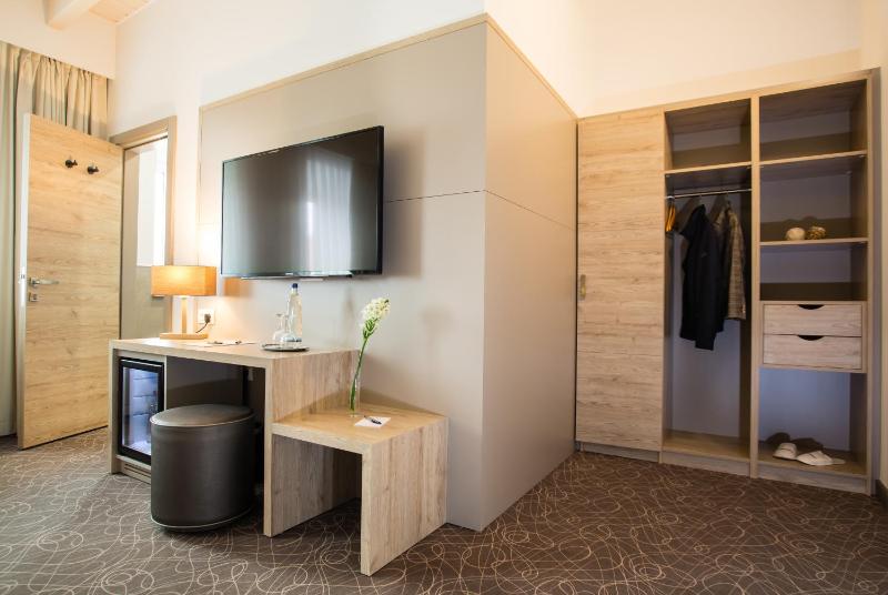 Double Room with Terrace image 3