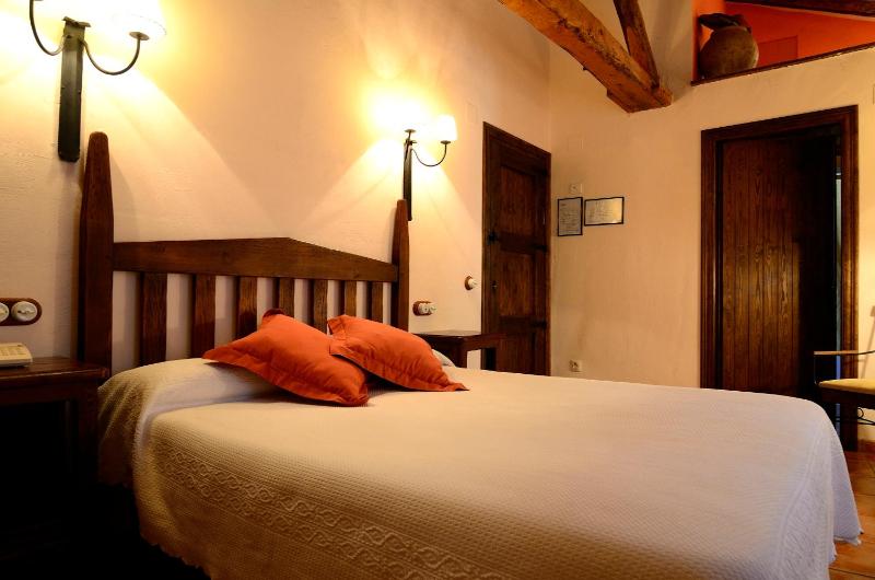 Double or Twin Room image 4