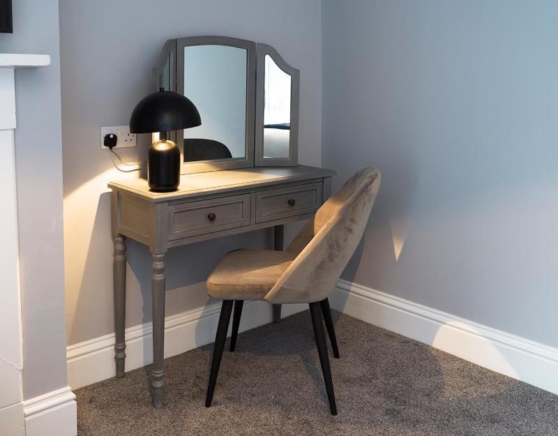 Double Room image 3