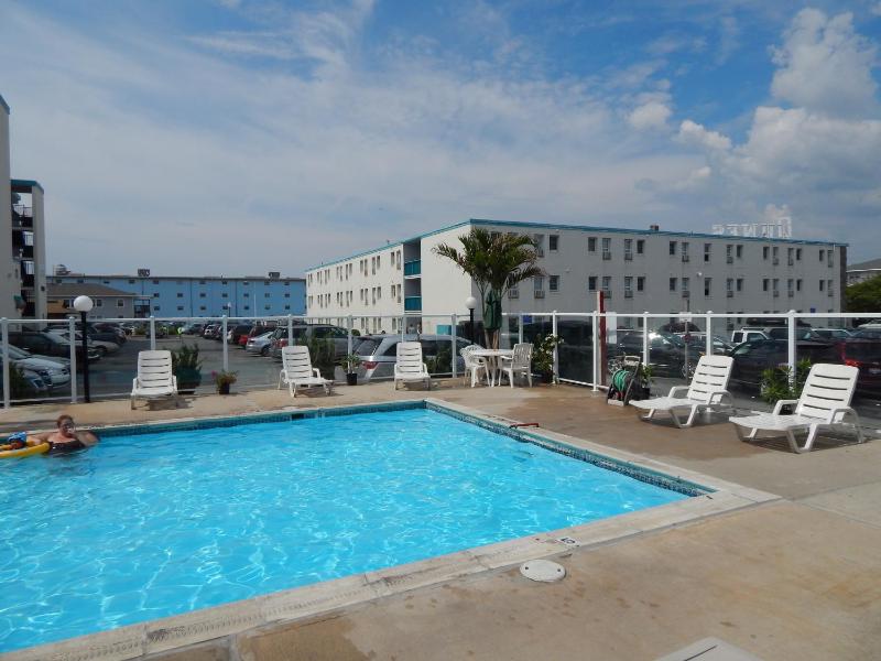 Seabonay Oceanfront Motel - image 4