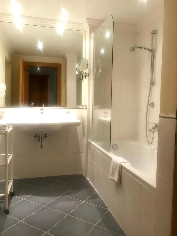 Double Room with Balcony image 2