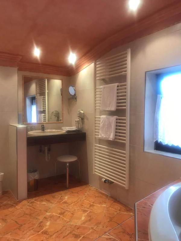 Double Room with Balcony image 3