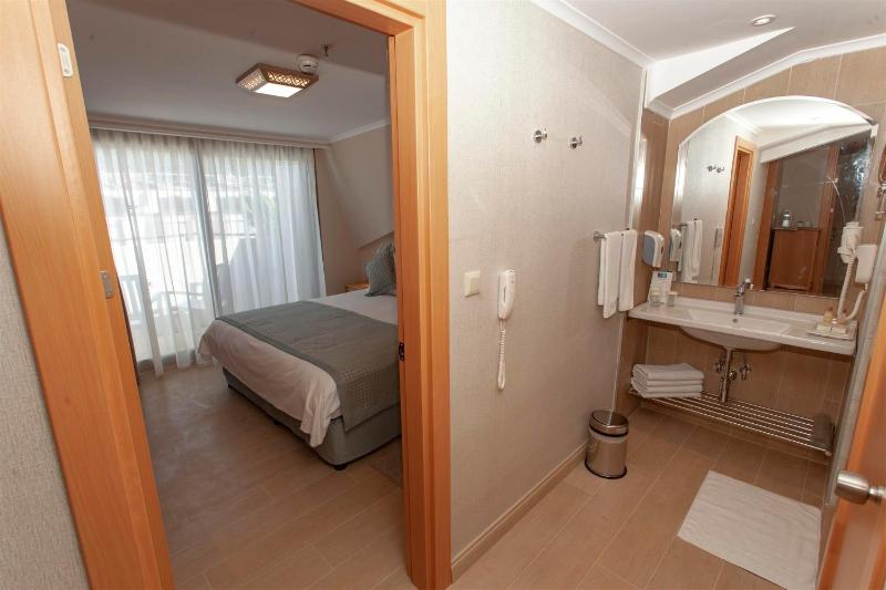 Deluxe Suite image 4