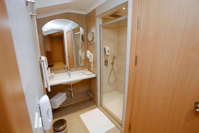 Deluxe Suite image 2