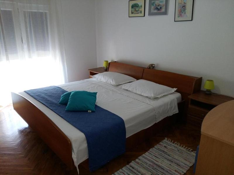 Three-Bedroom Apartment with Terrace and Sea View image 2