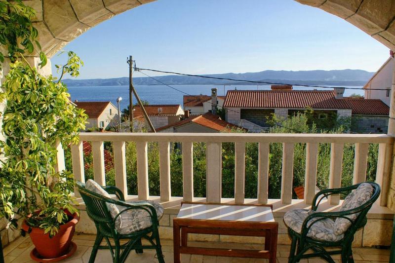 One-Bedroom Apartment with Terrace and Sea View image 3