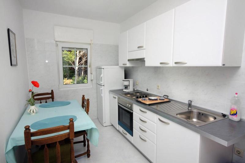 One-Bedroom Apartment with Terrace and Sea View image 3