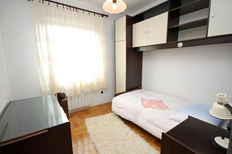 Three-Bedroom Apartment with Terrace and Sea View image 3