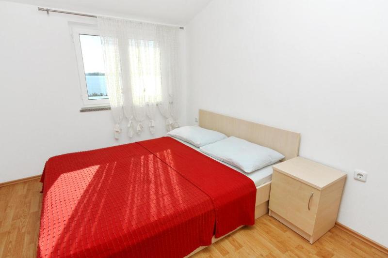 One-Bedroom Apartment with Terrace and Sea View image 3