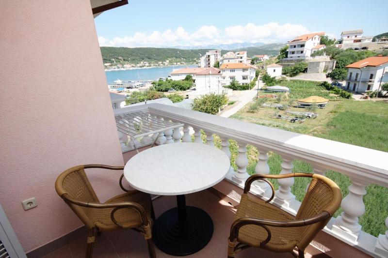 Double Room with Terrace and Sea View   image 3