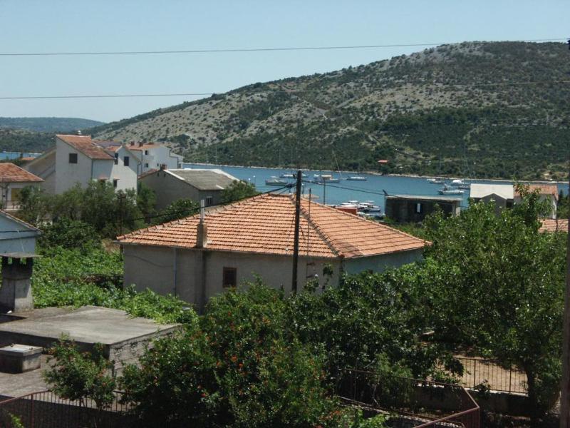 One-Bedroom Apartment with Balcony and Sea View image 3
