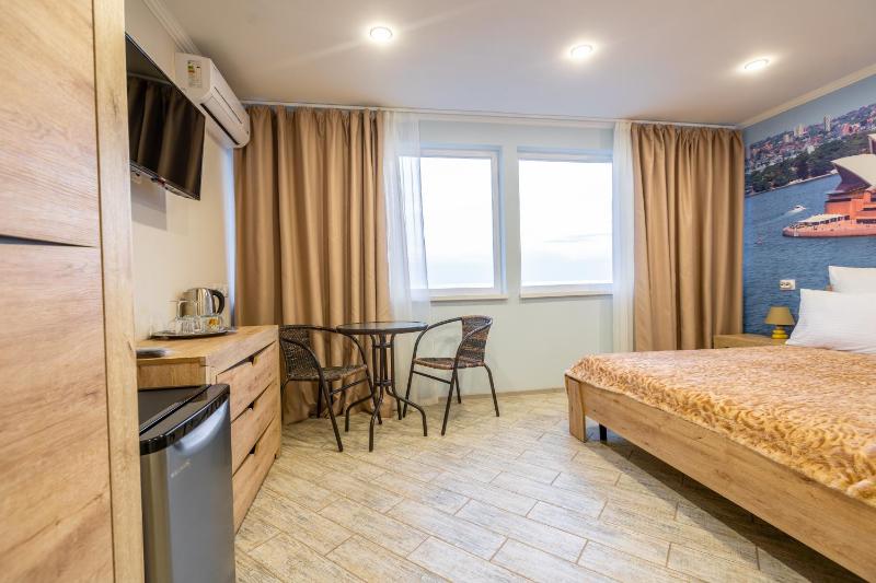 Deluxe Double Room with Sea View image 3